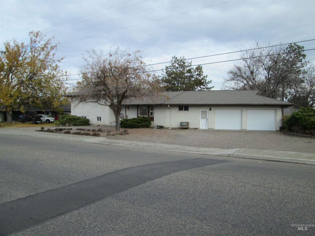 Photo of 760 Alameda Drive, Ontario, OR 97914 (MLS # 98977077)