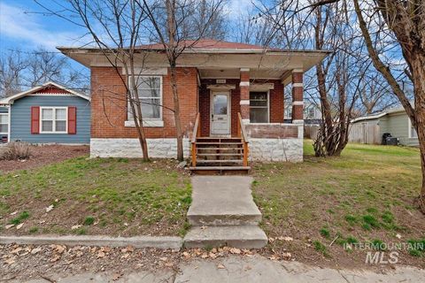 Photo of 2114 N 9th St, Boise, ID 83702 (MLS # 98977004)