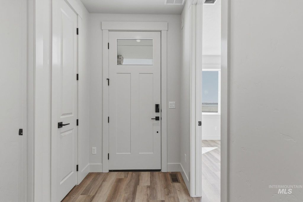 Photo of 410 Mayfield Springs Blvd, Boise, ID 83716 (MLS # 98962081)