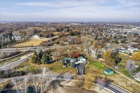 Photo of 1015 S Main St, Star, ID 83669 (MLS # 98973991)