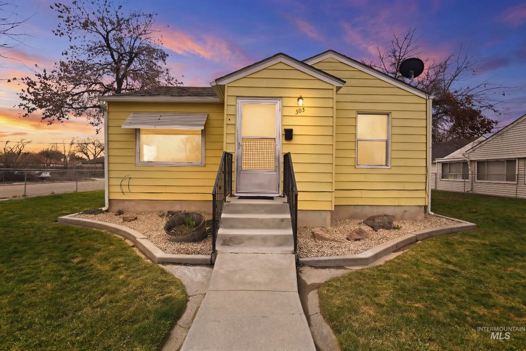 Photo of 303 W Hazel Street, Caldwell, ID 83605 (MLS # 98977880)