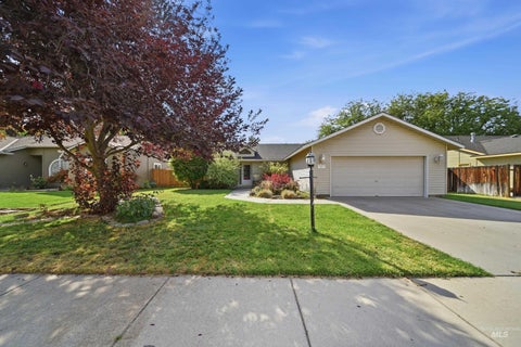 Photo of 5417 N Hertford Way, Boise, ID 83714 (MLS # 98998818)