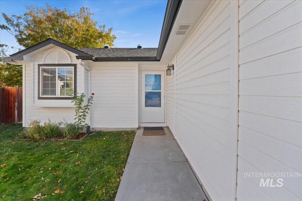 Photo of 1166 N Black Wolf Ave, Kuna, ID 83634 (MLS # 98966345)