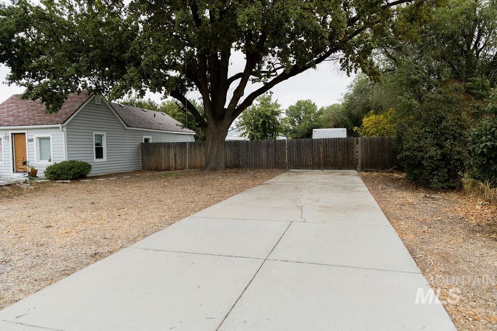 Photo of 5420 W Targee St, Boise, ID 83705 (MLS # 98963709)