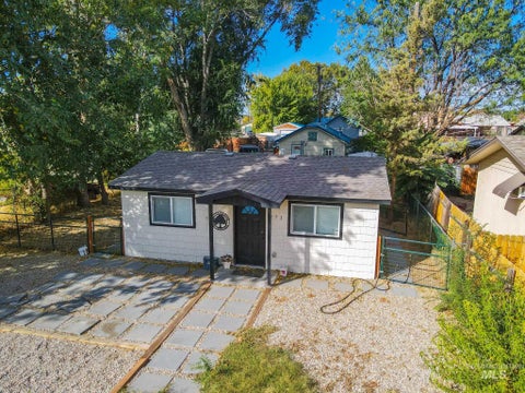 Photo of 271 NW 7th St, Ontario, OR 97914 (MLS # 99003140)