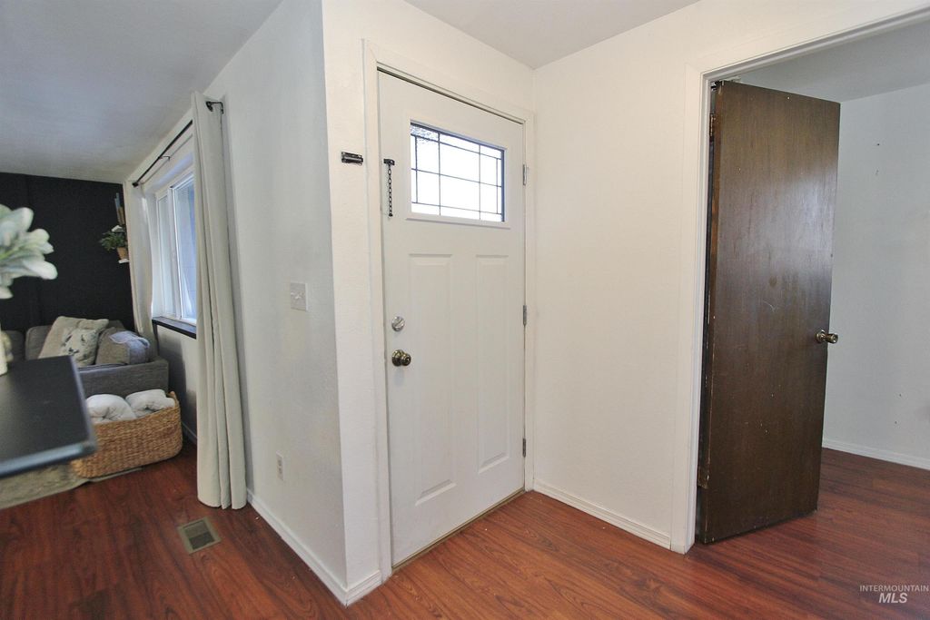 Photo of 217 W Washington Ave, Homedale, ID 83628 (MLS # 98972912)