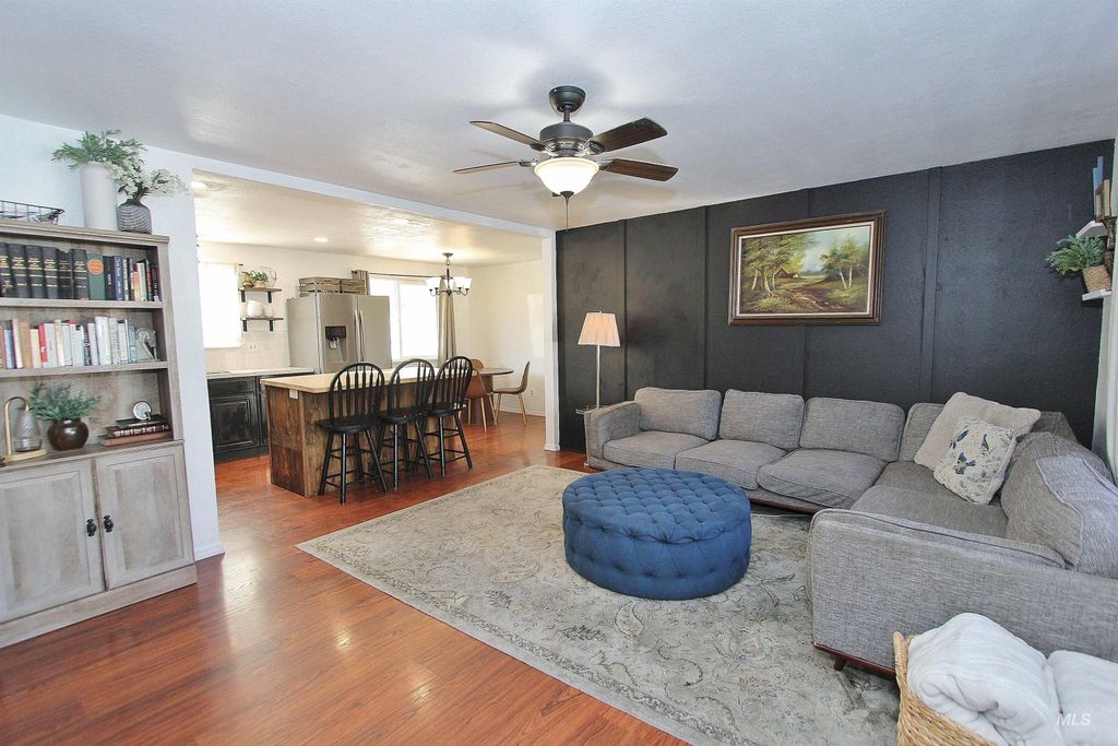 Photo of 217 W Washington Ave, Homedale, ID 83628 (MLS # 98972912)