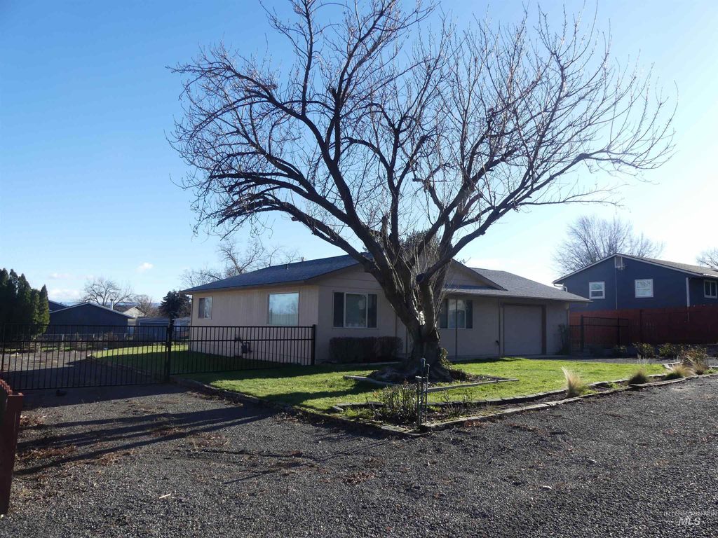 Photo of 2733 Rainier St, Clarkston, WA 99403 (MLS # 98969970)