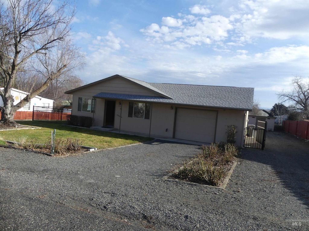 Photo of 2733 Rainier St, Clarkston, WA 99403 (MLS # 98969970)