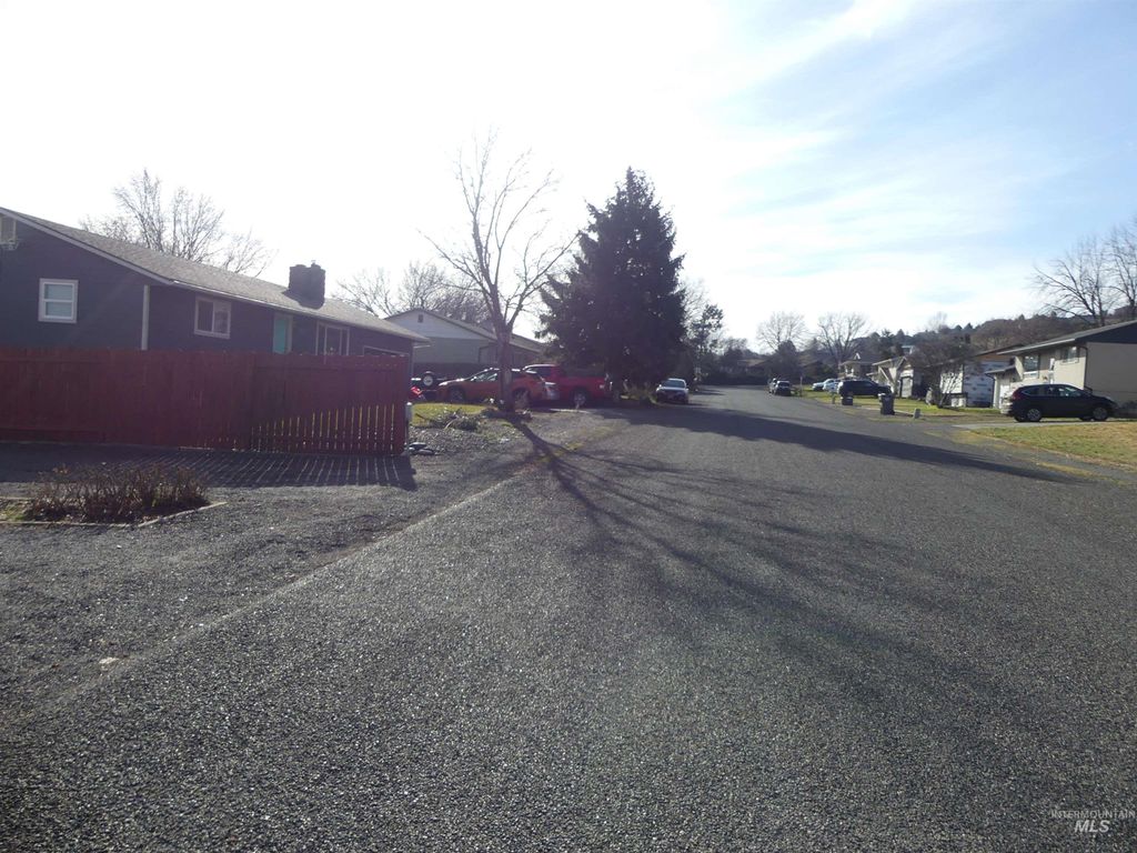 Photo of 2733 Rainier St, Clarkston, WA 99403 (MLS # 98969970)