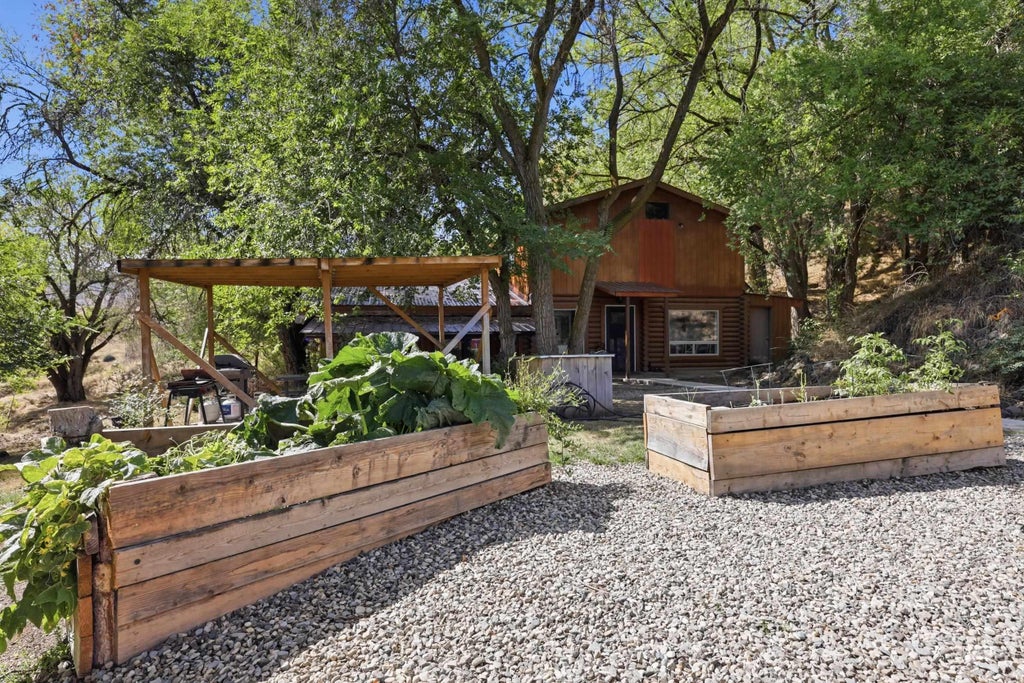 Photo of 6 Sunburst Rd, Horseshoe Bend, ID 83629 (MLS # 99000074)