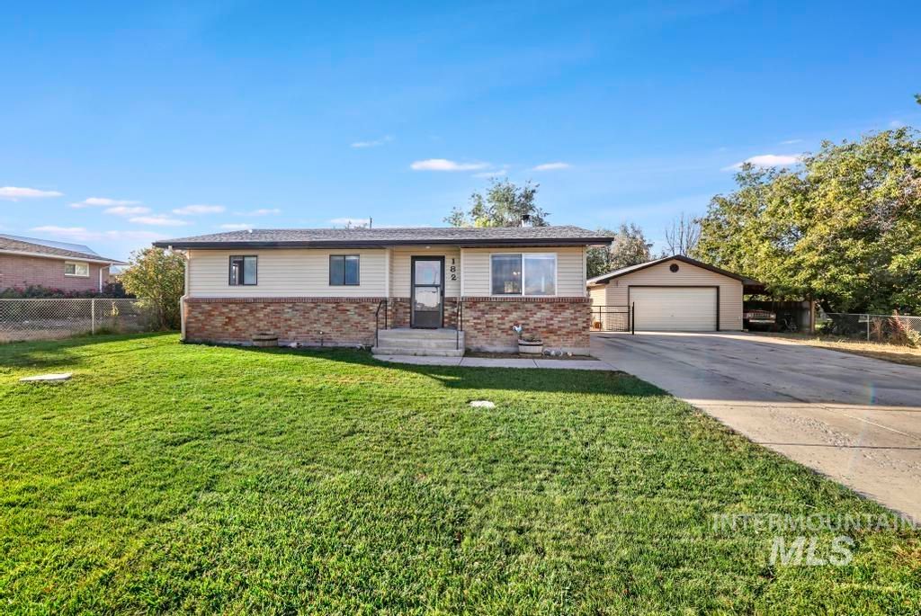 Photo of 182 Clinton Dr, Twin Falls, ID 83301 (MLS # 98964567)
