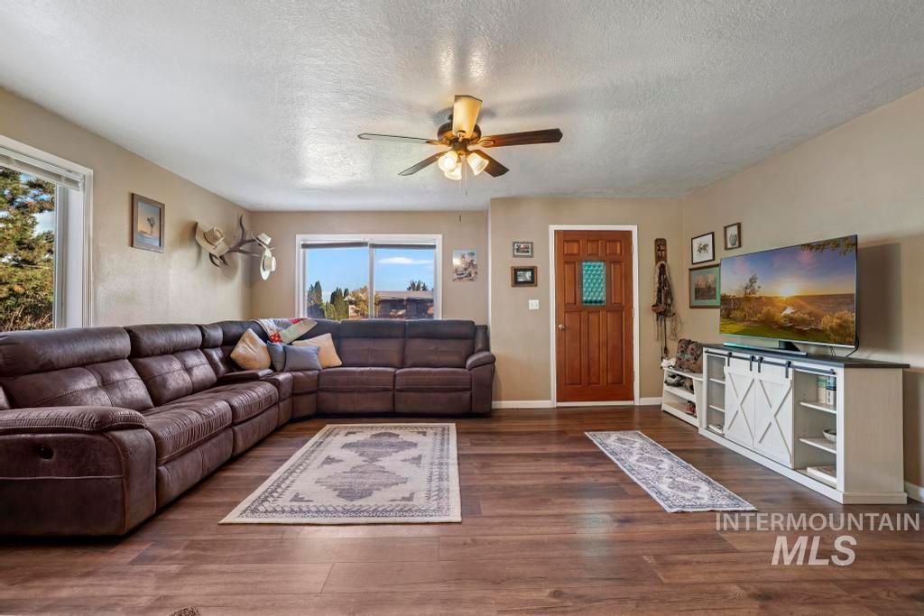 Photo of 182 Clinton Dr, Twin Falls, ID 83301 (MLS # 98964567)