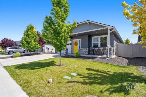 Photo of 2301 W Skylar St, Nampa, ID 83686 (MLS # 98990621)