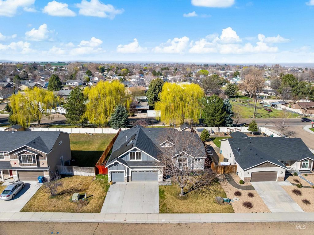 Photo of 2718 Cyan Avenue, Caldwell, ID 83605 (MLS # 98978948)