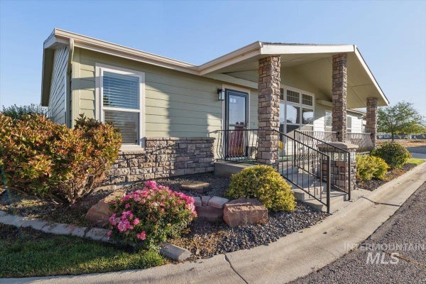421 S CURTIS RD, BOISE, ID 83705 - Image 3579fa4bbdd1000b3aa84cfc37f3573f/2338467781