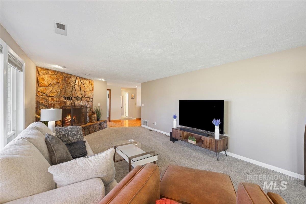 2303 N Locust Grove