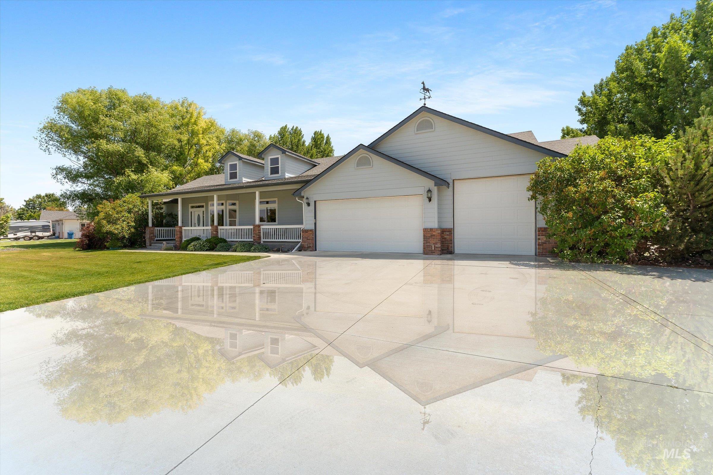 4019 E Man O War Dr