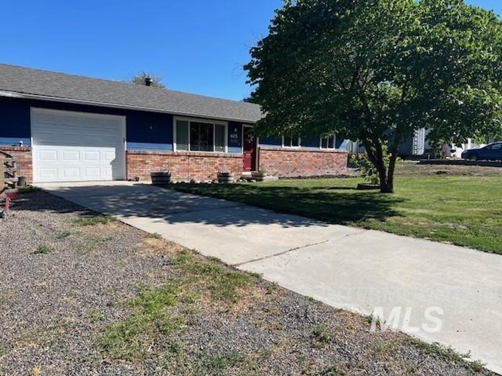 Photo of 405 Live Oak Avenue, Marsing, ID 83639 (MLS # 98954877)