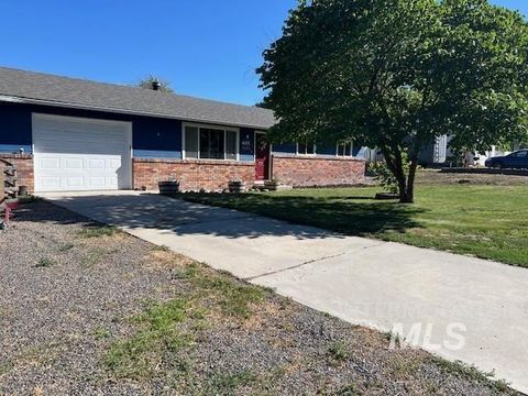 Photo of 405 Live Oak Avenue, Marsing, ID 83639 (MLS # 98954877)