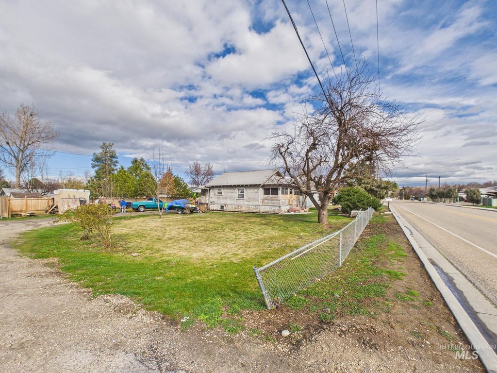 Photo of 206 W 12th St, Emmett, ID 83617 (MLS # 98976361)