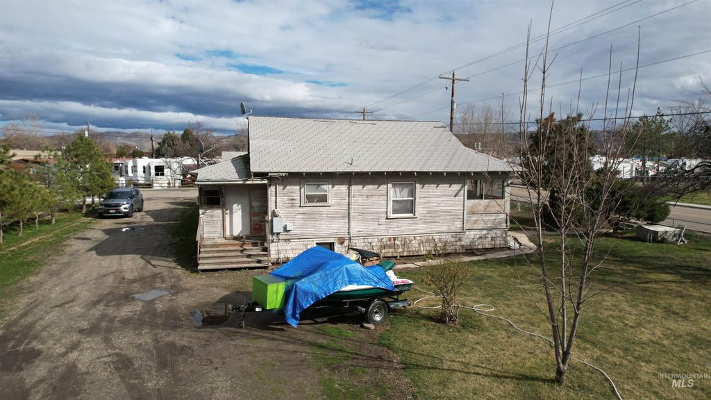 Photo of 206 W 12th St, Emmett, ID 83617 (MLS # 98976361)