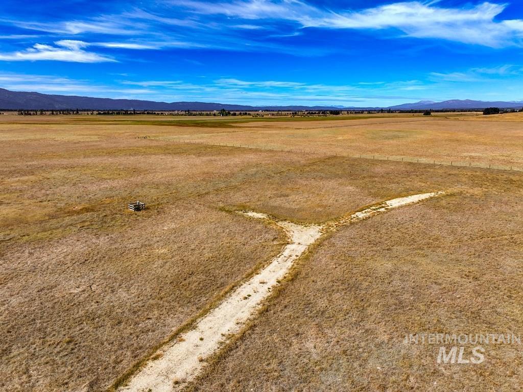 View of yard with a mountain view and a view of countryside