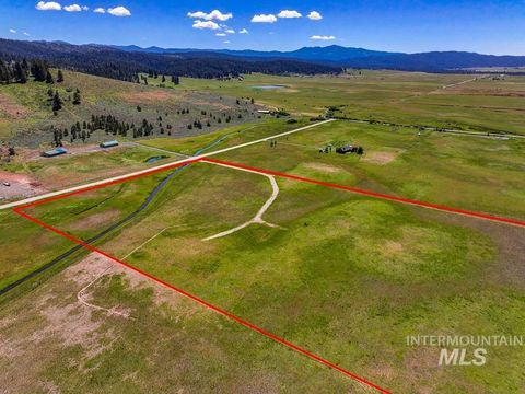 Photo of 13229 Finlandia, Donnelly, ID 83615 (MLS # 98942977)