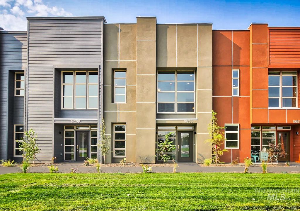 Photo of 10263 W Carlton Bay Dr, Garden City, ID 83714 (MLS # 98970784)