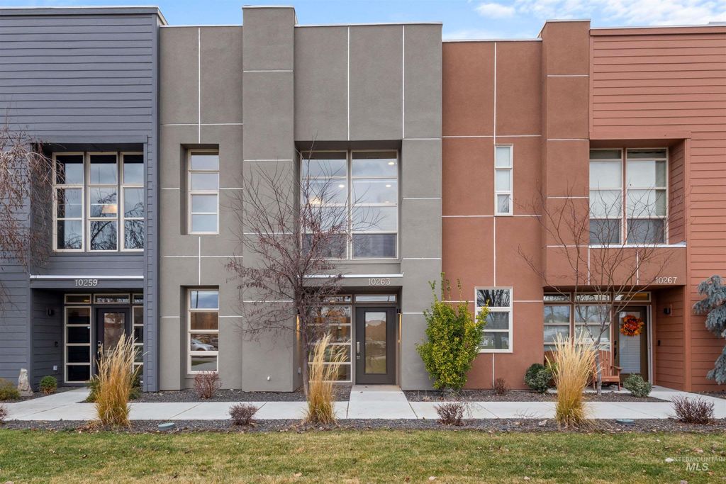 Photo of 10263 W Carlton Bay Dr, Garden City, ID 83714 (MLS # 98970784)