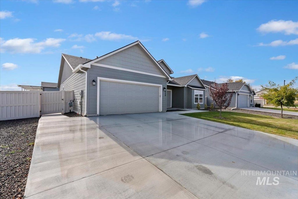 Photo of 2924 Stallworth St, Caldwell, ID 83605 (MLS # 99004911)