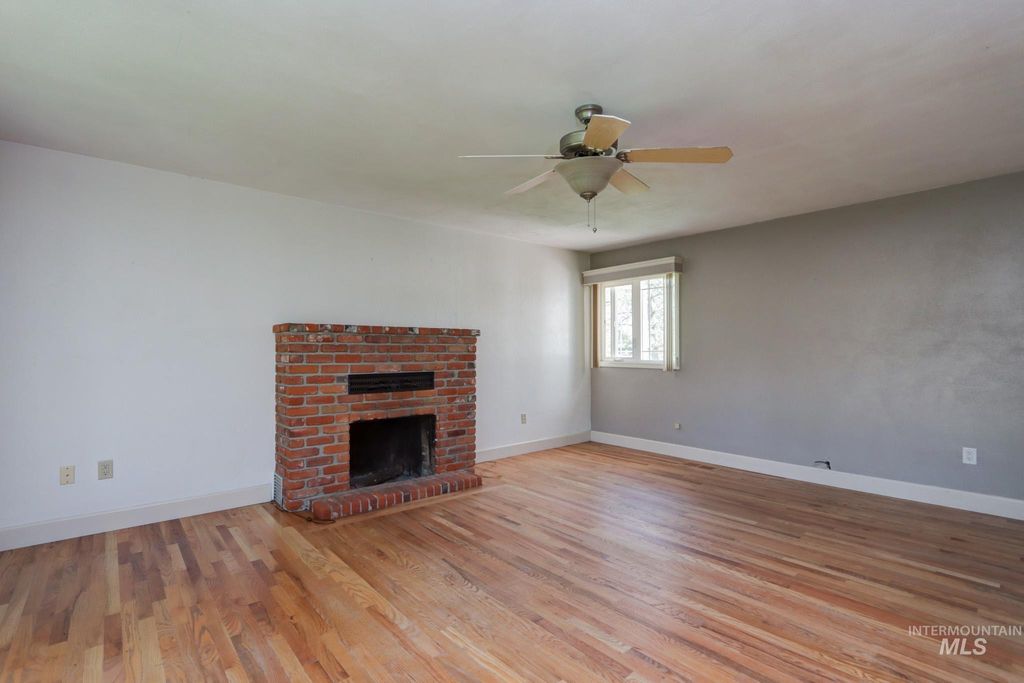 Photo of 41 N Dorian Dr, Ontario, OR 97914 (MLS # 98980880)