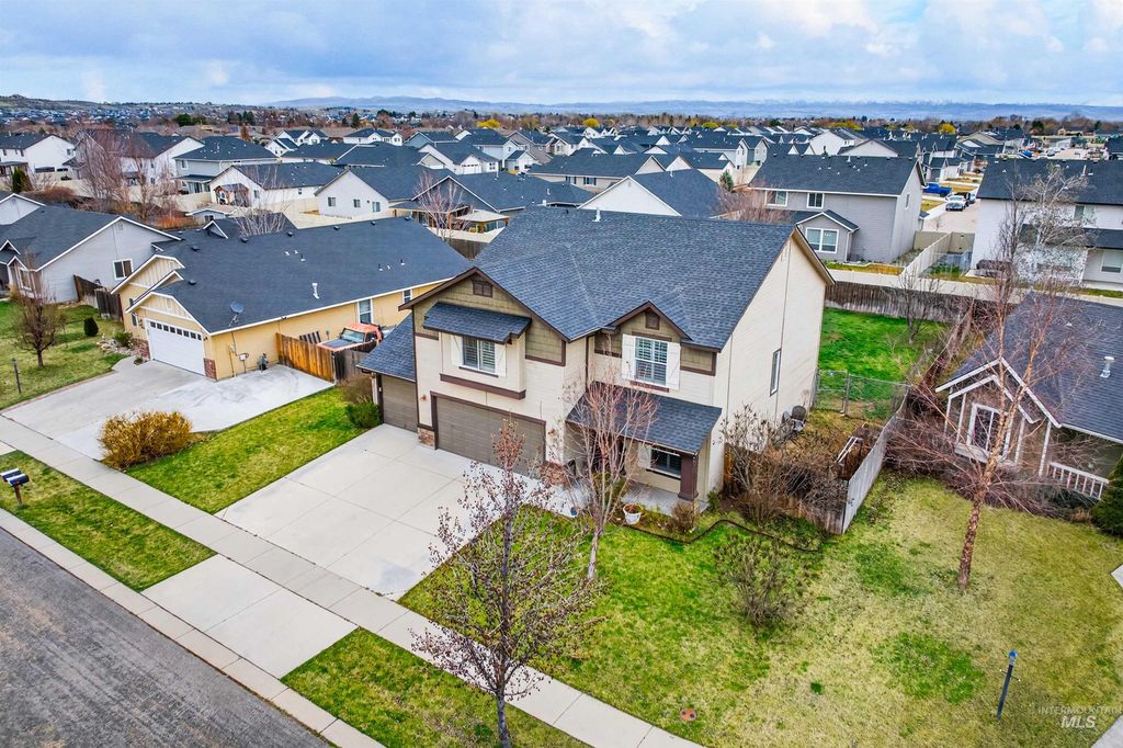 Photo of 1110 N Finsbury Ave, Star, ID 83669 (MLS # 98978080)