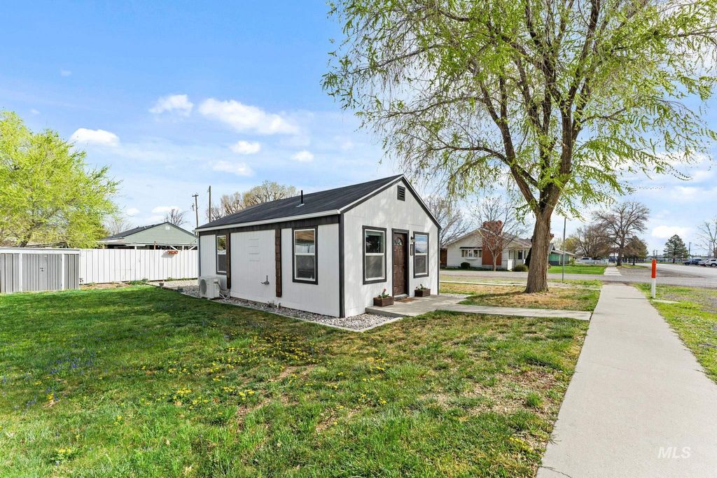 Photo of 202 6th Street, Filer, ID 83328 (MLS # 98980649)