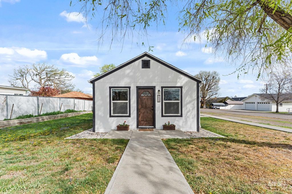 Photo of 202 6th Street, Filer, ID 83328 (MLS # 98980649)