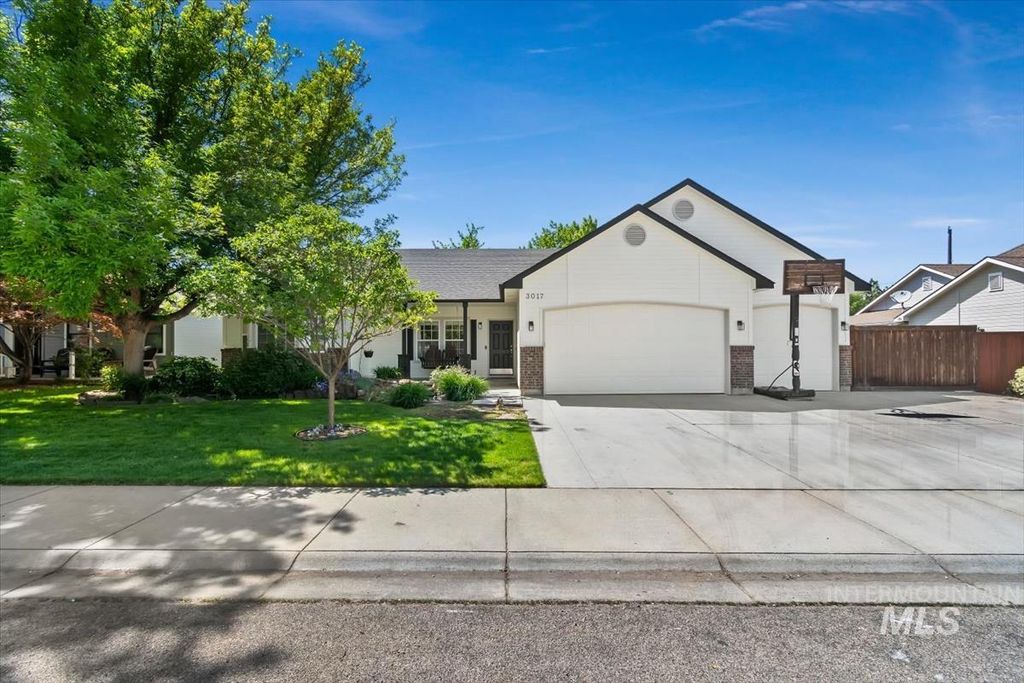 Photo of 3017 N Marburg Avenue, Meridian, ID 83646 (MLS # 98985334)