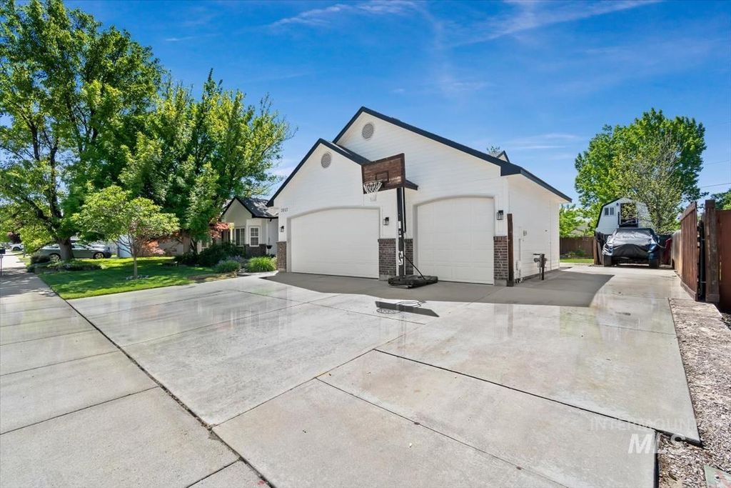Photo of 3017 N Marburg Avenue, Meridian, ID 83646 (MLS # 98985334)