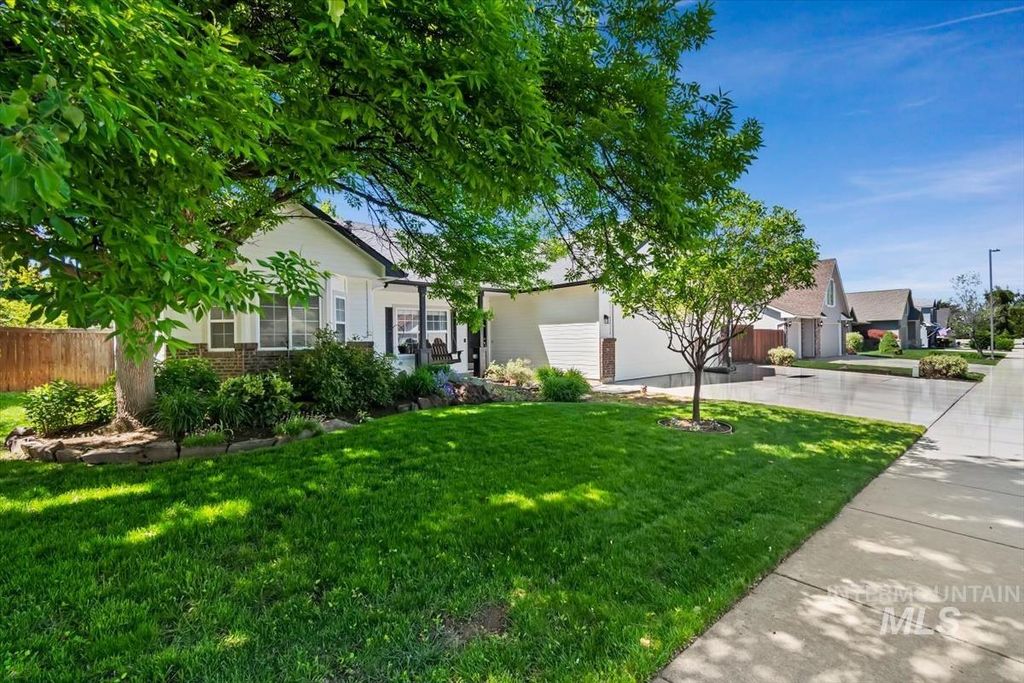 Photo of 3017 N Marburg Avenue, Meridian, ID 83646 (MLS # 98985334)