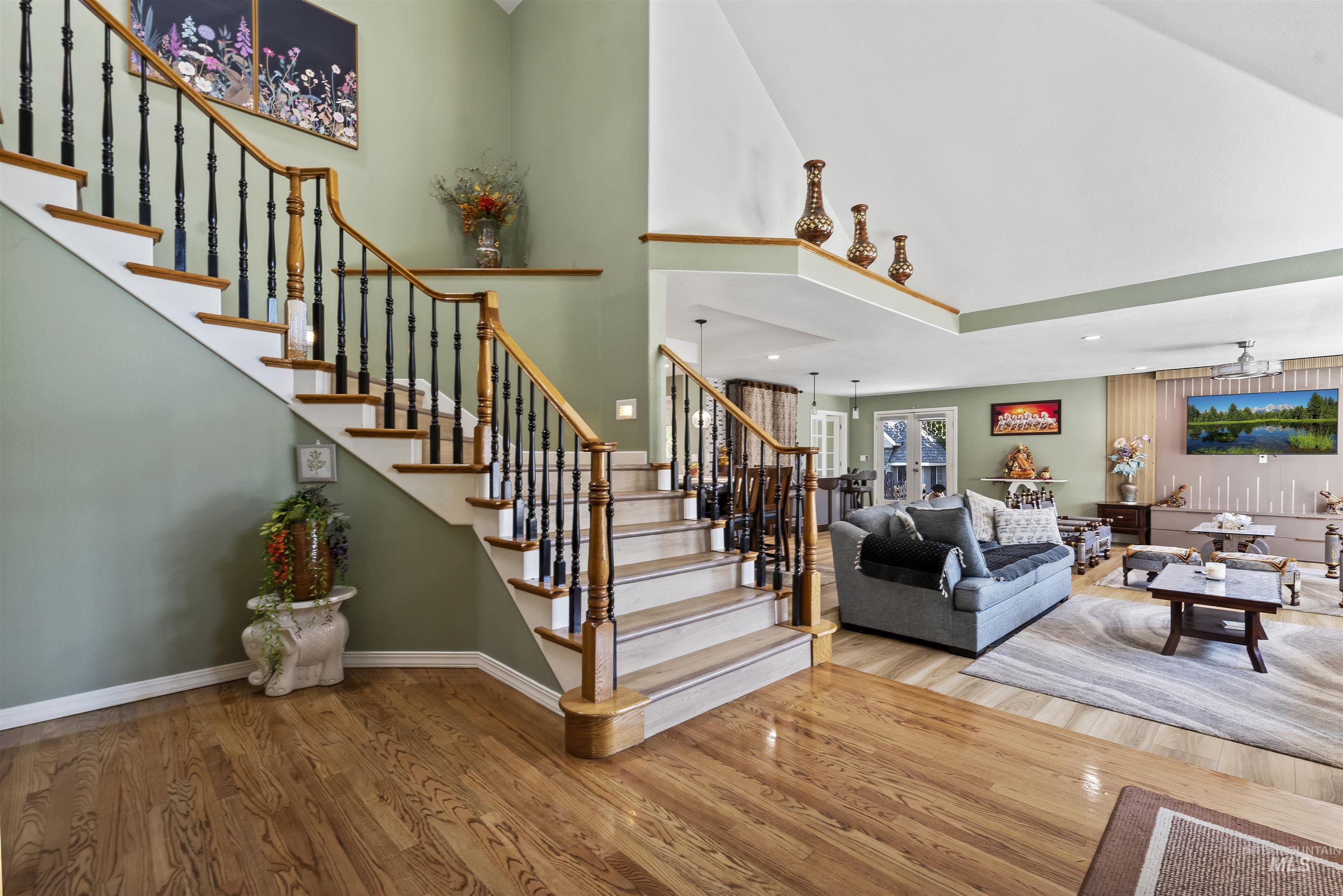 3160 E Springwood