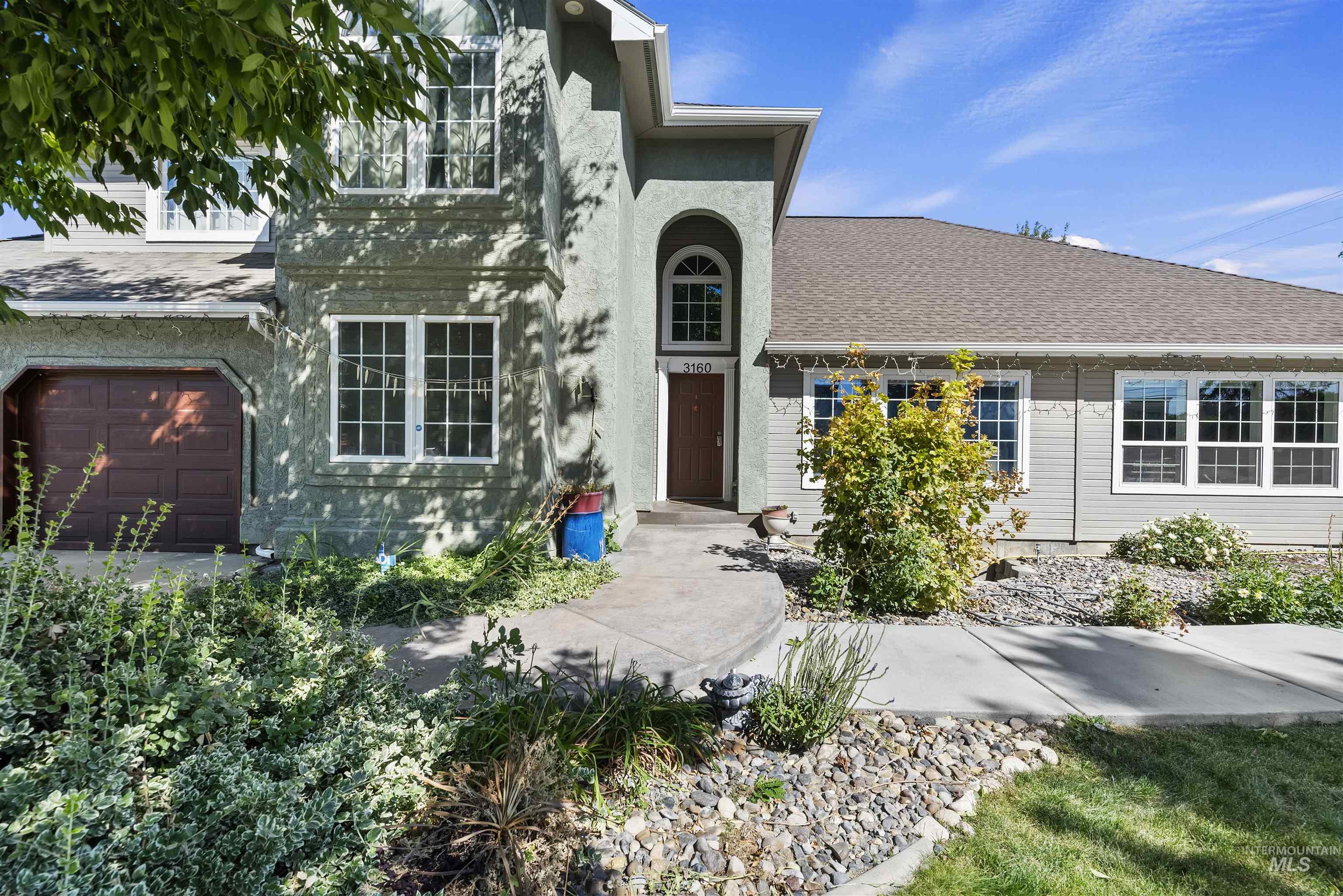 3160 E Springwood