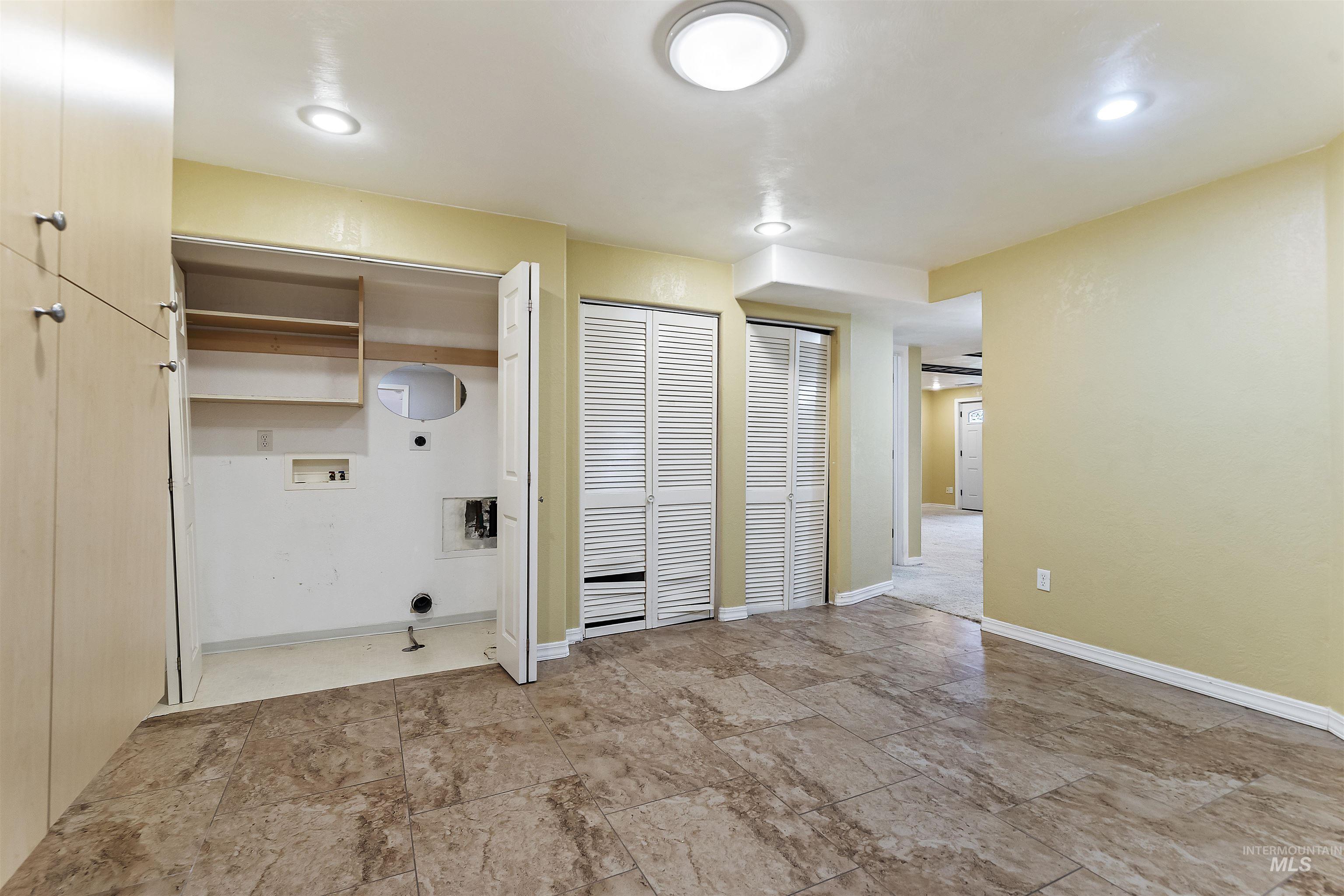 Laundry area featuring washer hookup and recessed lighting