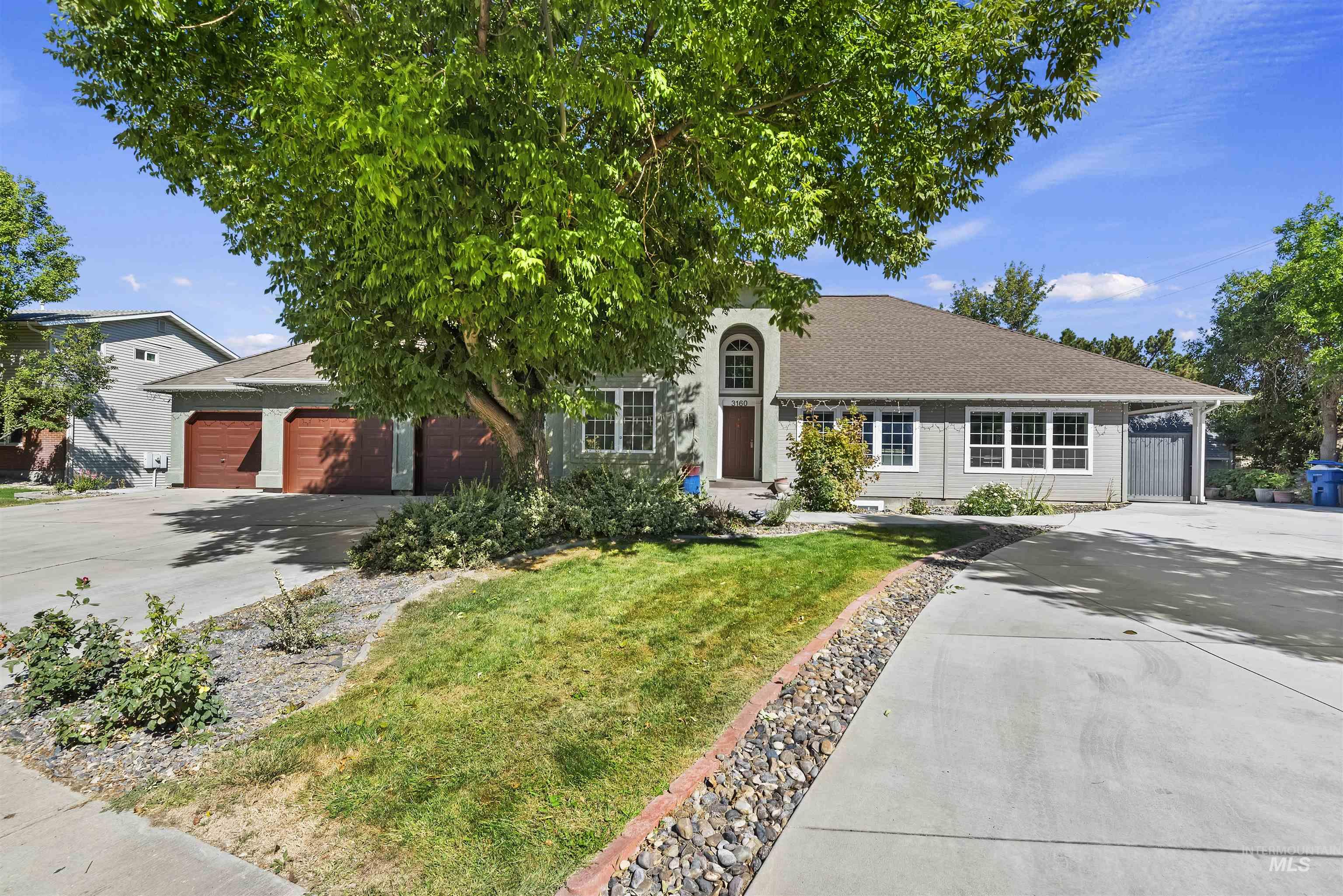 3160 E Springwood