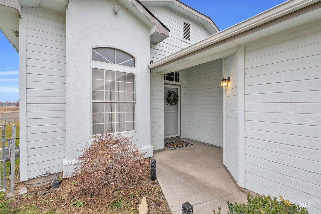 Photo of 352 S Valley Drive, Nampa, ID 83686 (MLS # 98972566)