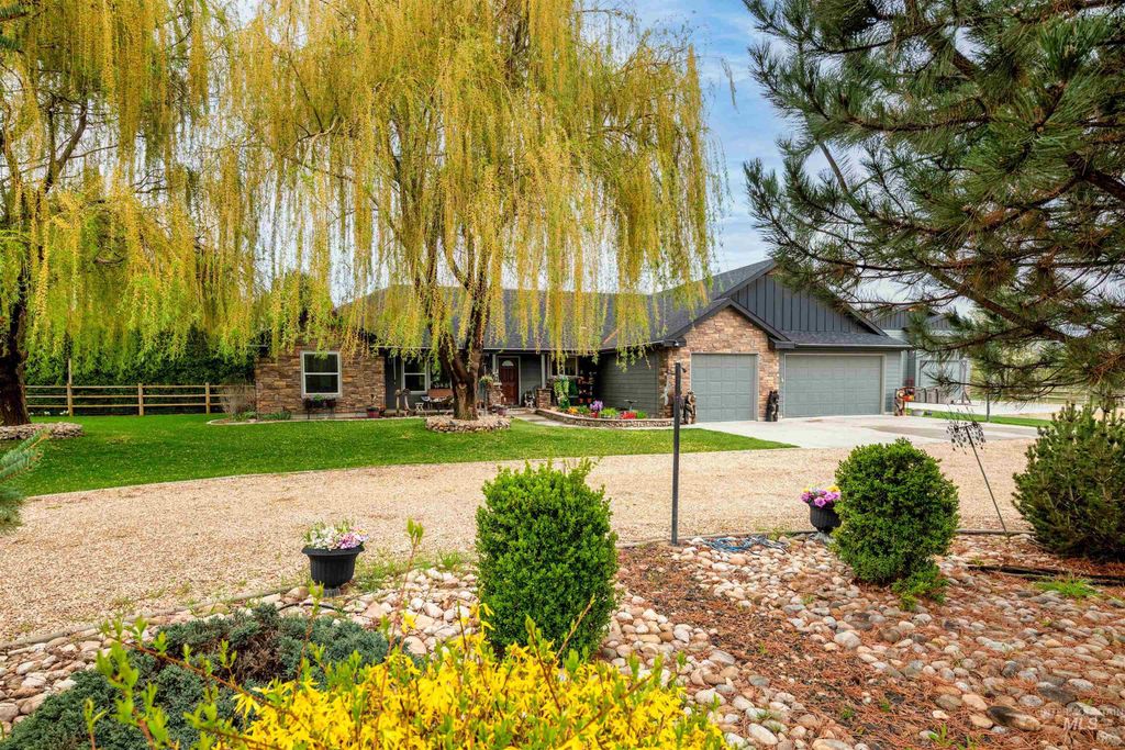 Photo of 23824 Breyer Rd, Caldwell, ID 83607 (MLS # 98980664)
