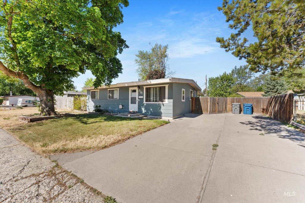Photo of 321 N 4th W, Mountain Home, ID 83647 (MLS # 98990360)