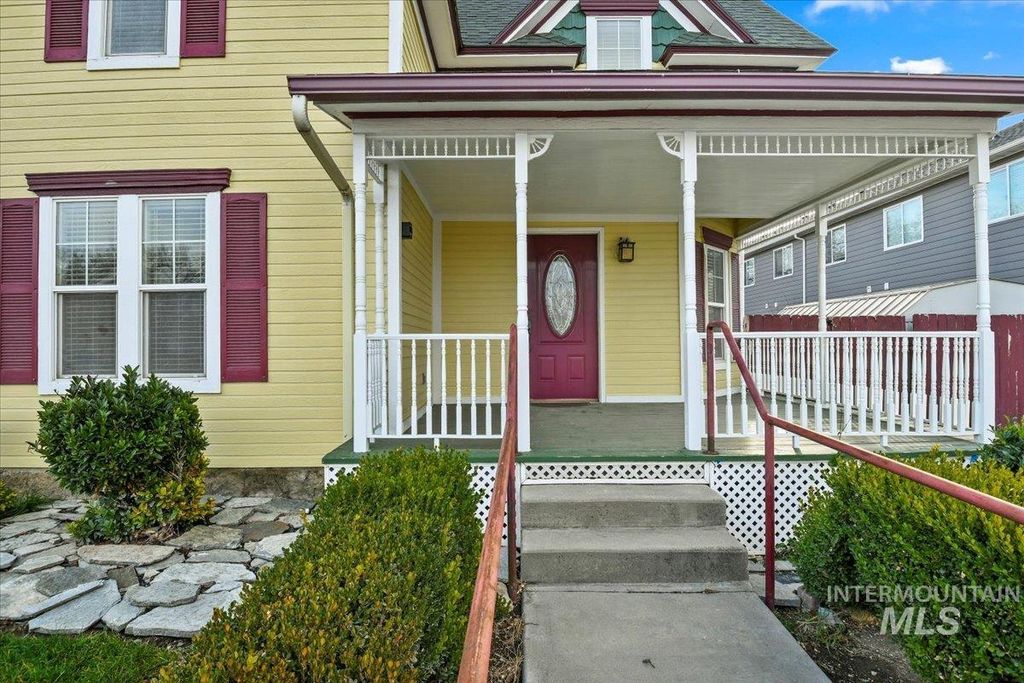 Photo of 520 N 16th Ave, Nampa, ID 83687 (MLS # 98969582)