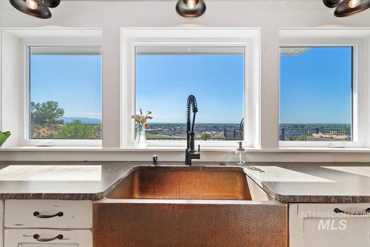 10200 W Scenic View