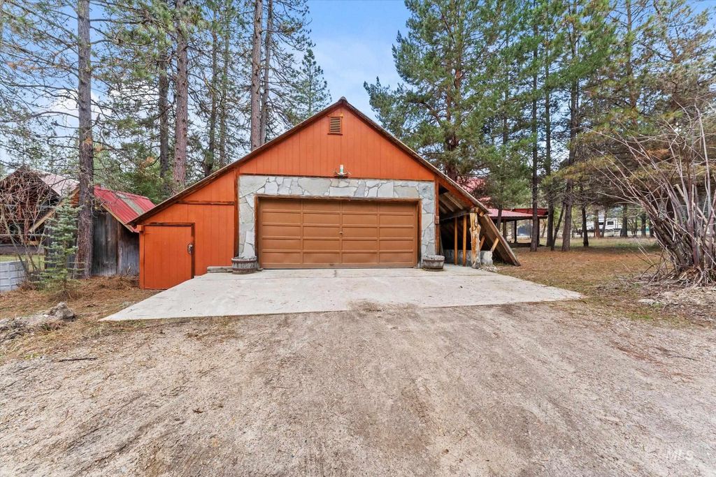 Photo of 5 Scott Mountain Rd, Garden Valley, ID 83622 (MLS # 98977637)