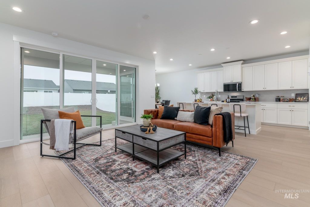 Photo of 1940 W Chokecherry Ave, Middleton, ID 83644 (MLS # 98976421)