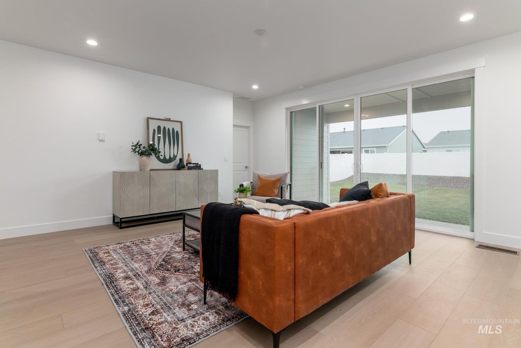 Photo of 1940 W Chokecherry Ave, Middleton, ID 83644 (MLS # 98976421)